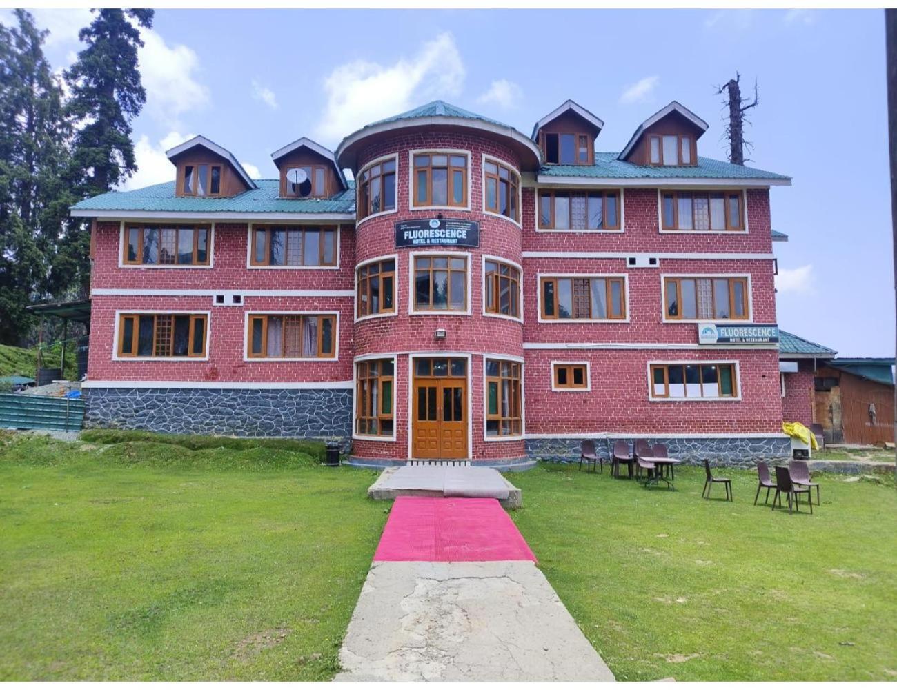 Fluorescence Hotel And Restaurant, Gulmarg Exterior foto