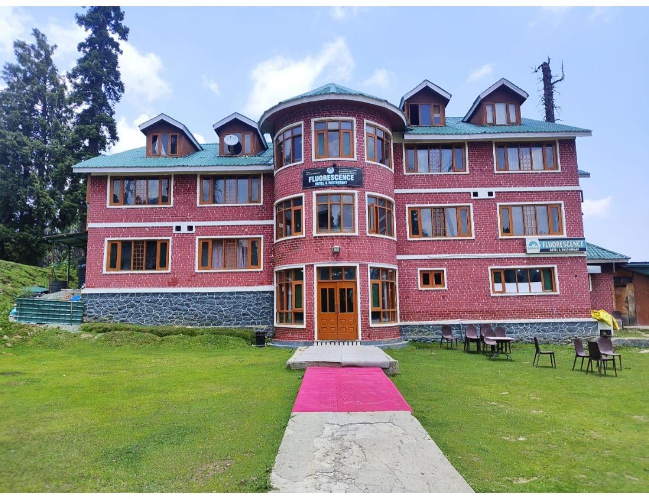 Fluorescence Hotel And Restaurant, Gulmarg Exterior foto